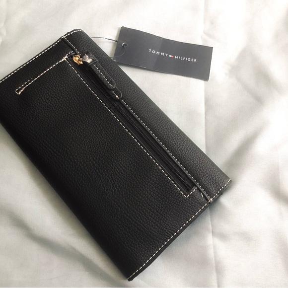 SOLD NWT Tommy Hilfiger Black Wallet - Picture 4 of 6